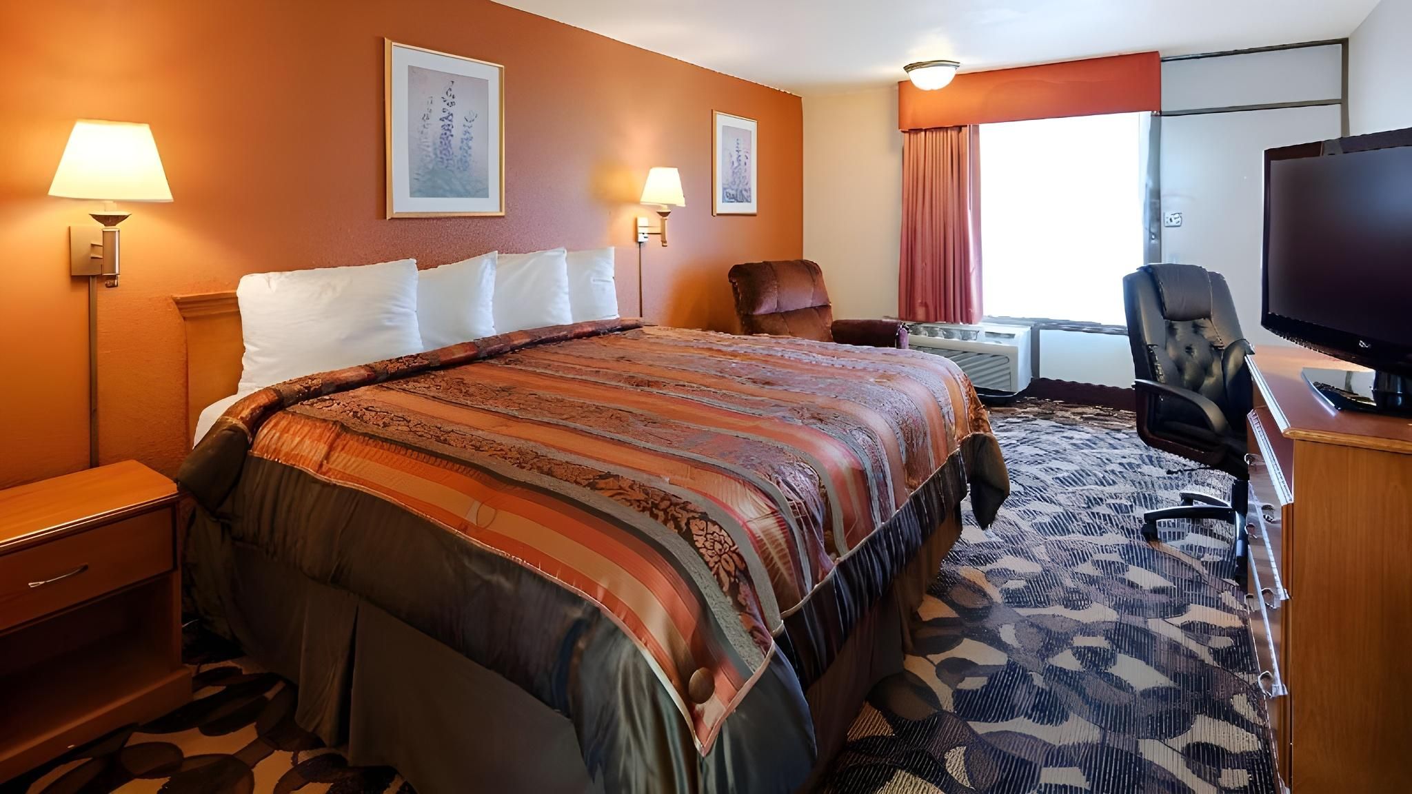 1 King Bed, Nonsmoking
