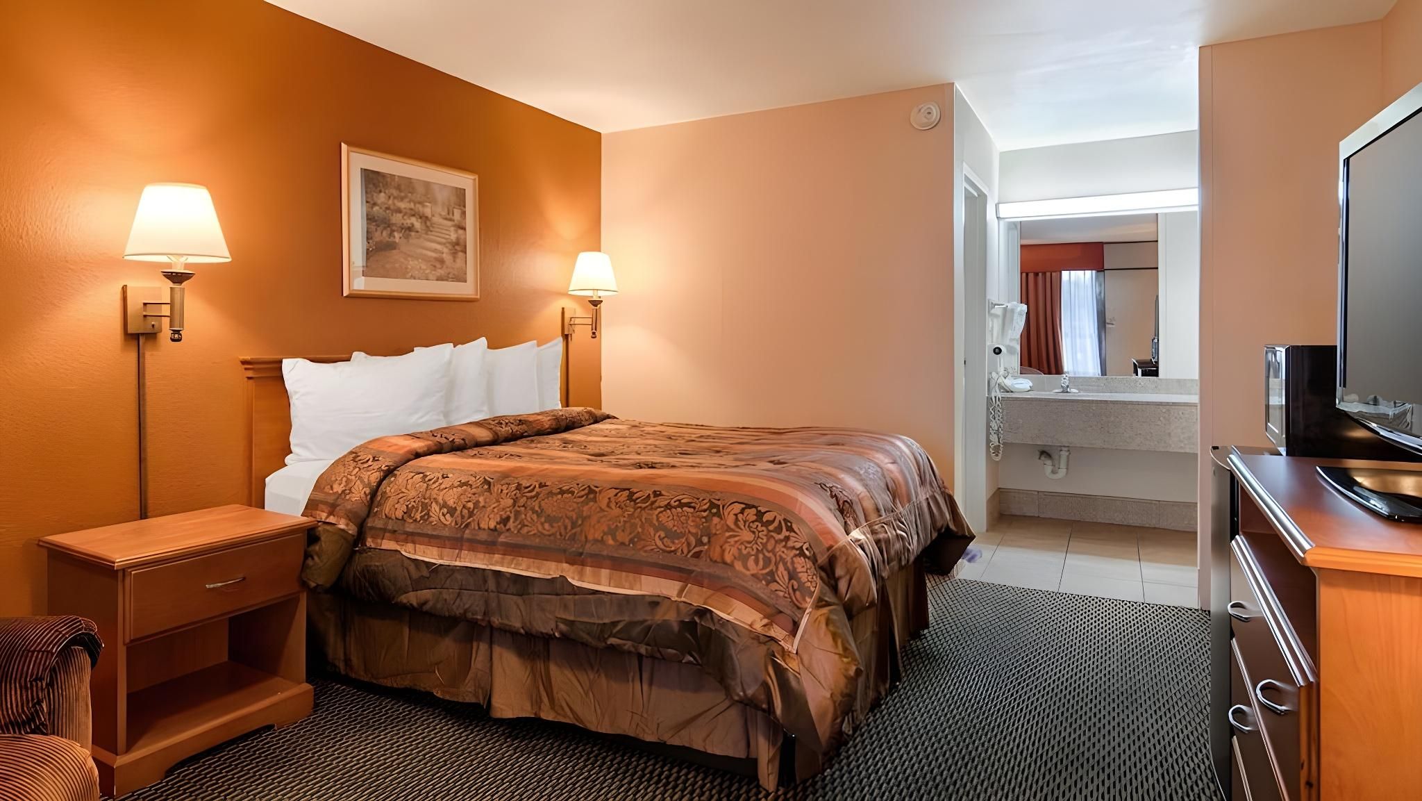 1 Queen Bed, Smoking Room
