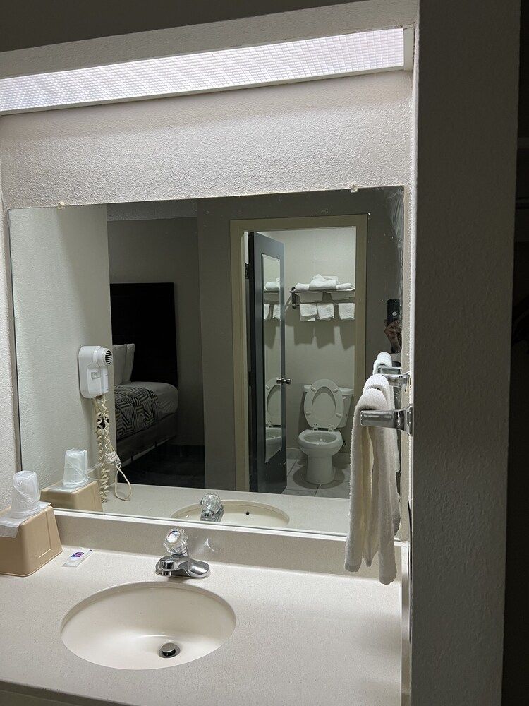 Standard Room, 1 King Bed, Accessible, Non Smoking
