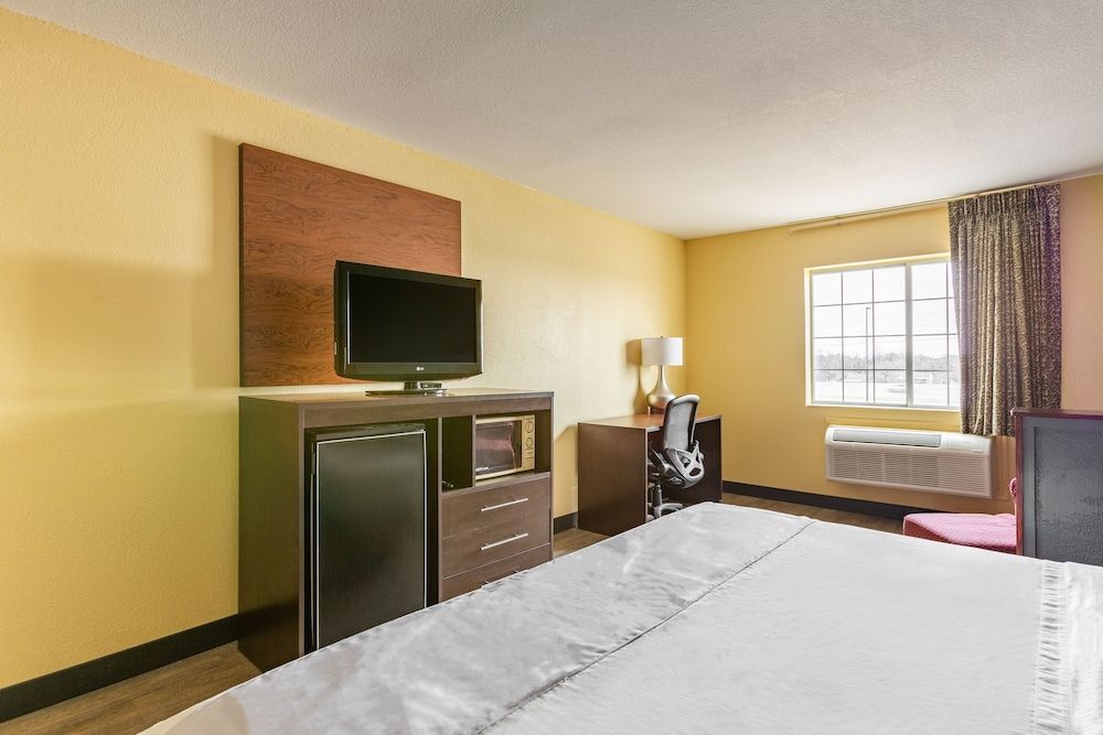 Standard Room, 2 Queen Beds, Non Smoking, Refrigerator & Microwave