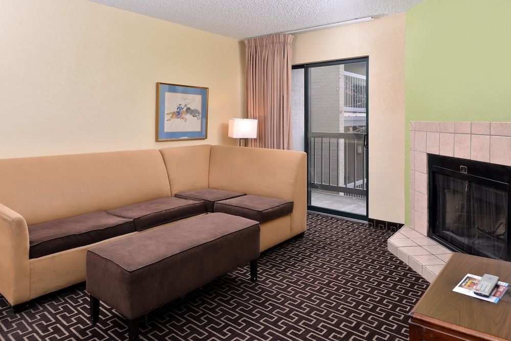 Suite, 1 King Bed, Non Smoking