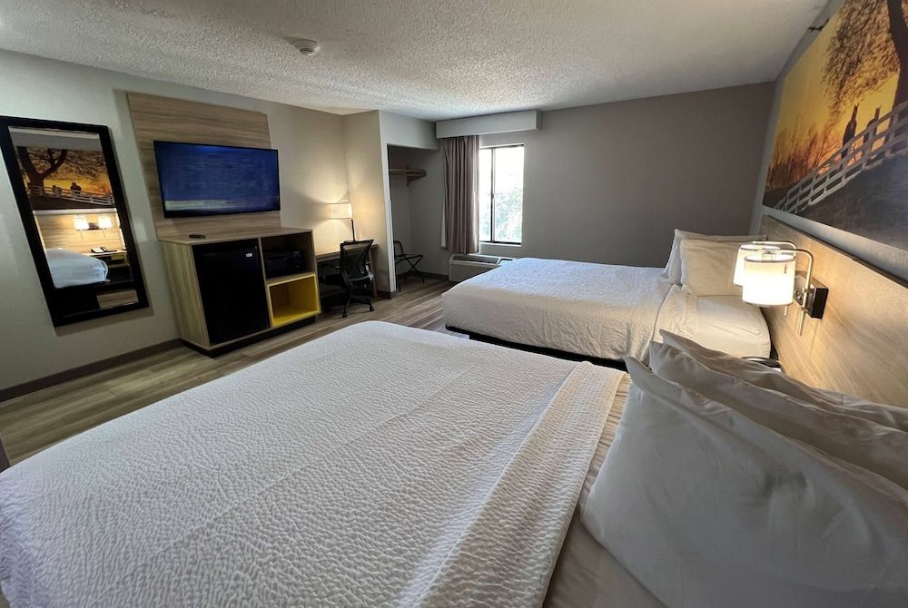 Room, 2 Queen Beds, Non Smoking