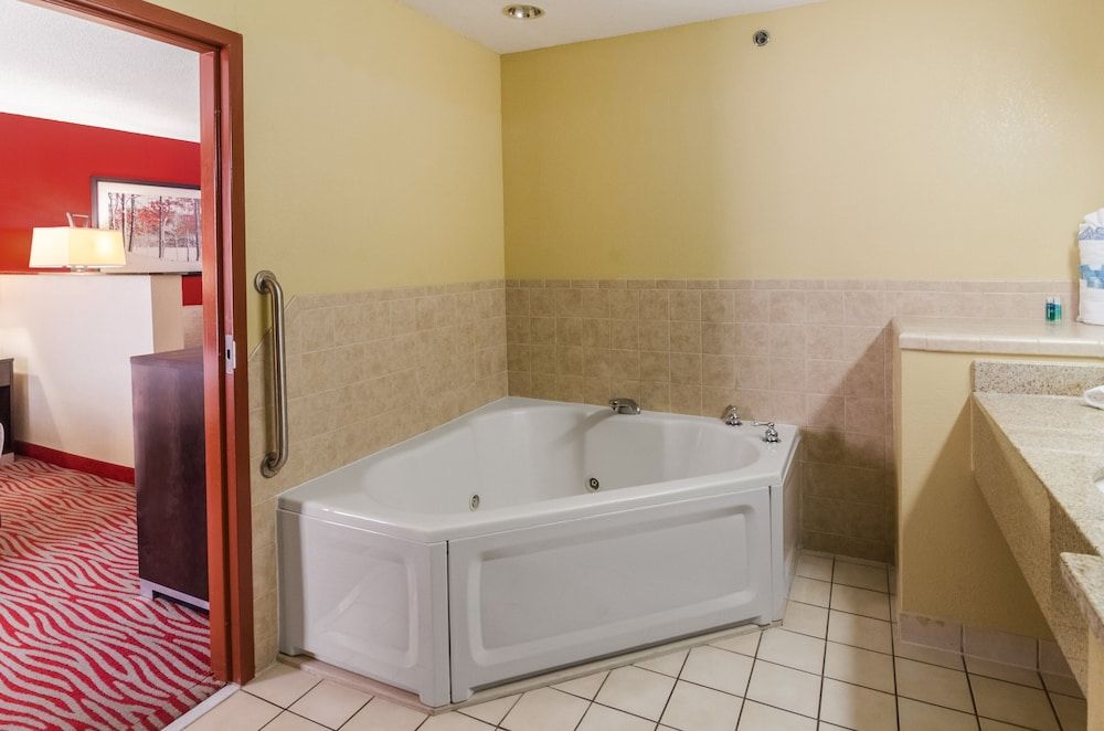 Suite, 1 King Bed with Sofa bed, Jetted Tub