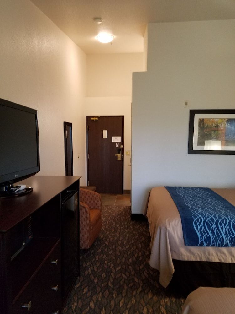 Single Room, 1 King Bed, Accessible, Non Smoking