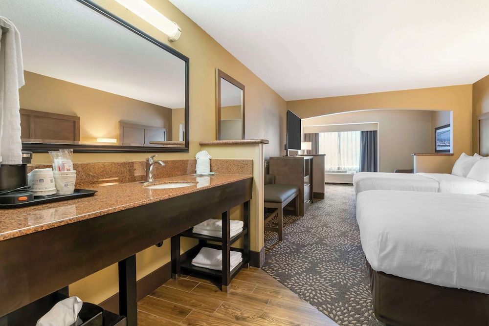 Suite, 2 Queen Beds, Non Smoking (2nd Floor;with Sofabed)