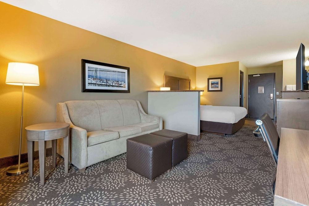 Suite, 1 King Bed with Sofa bed, Non Smoking, River View (with Sofabed)