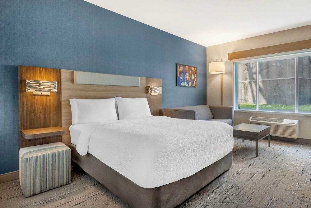 Standard Room, 1 King Bed, Accessible (Communications)