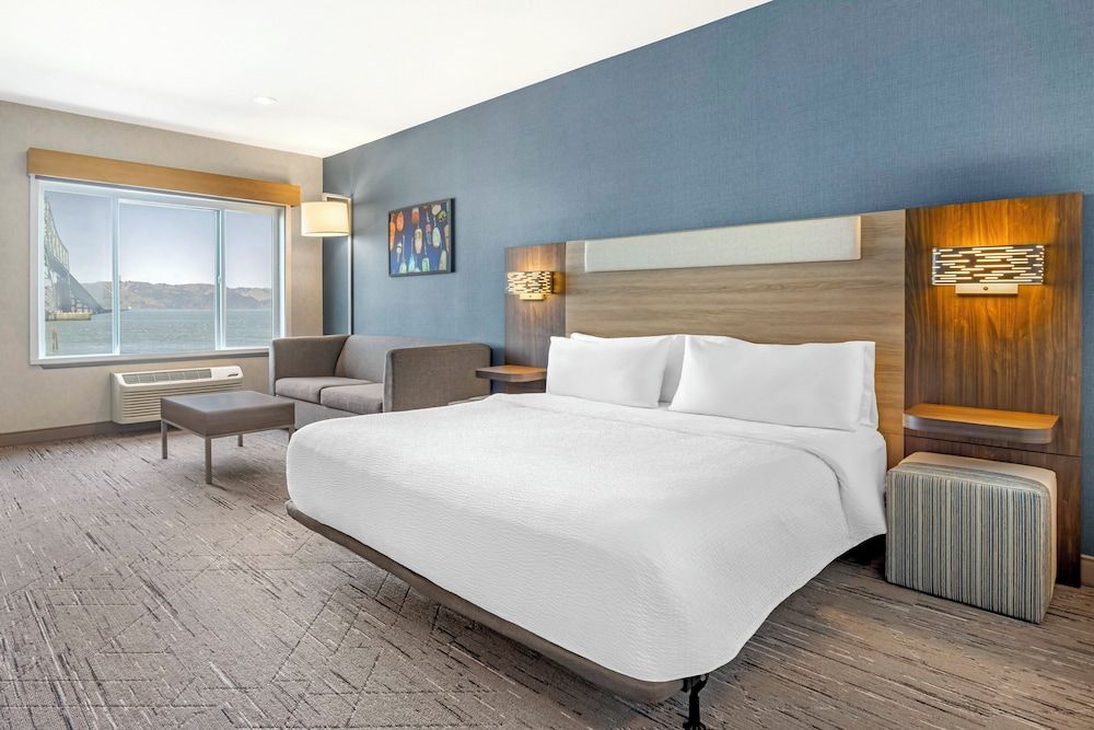 Standard Room, 1 King Bed, Roll-in Shower (Communications, Mobil, Roll-In Shower)