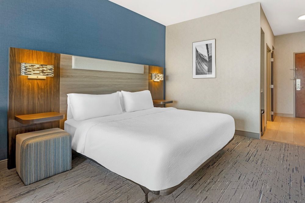 Standard Room, 1 King Bed, Roll-in Shower (Communications, Mobil, Roll-In Shower)