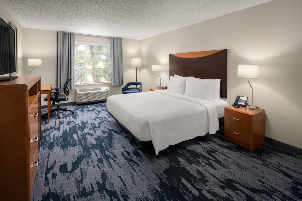 Room, 1 King Bed, Non Smoking (Hearing Accessible)