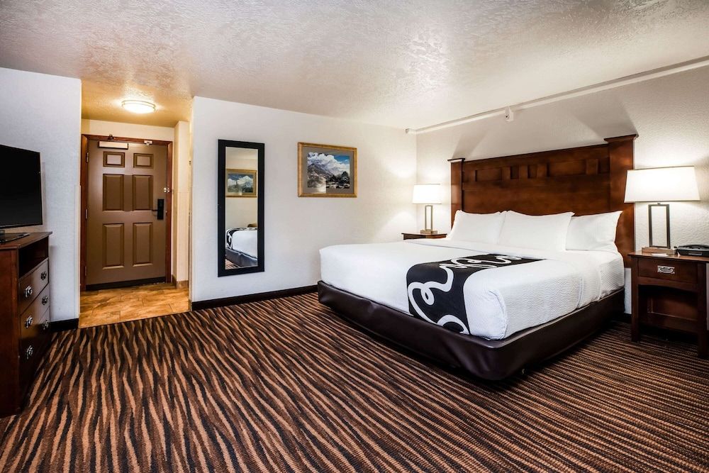 Suite, 1 King Bed, Non Smoking