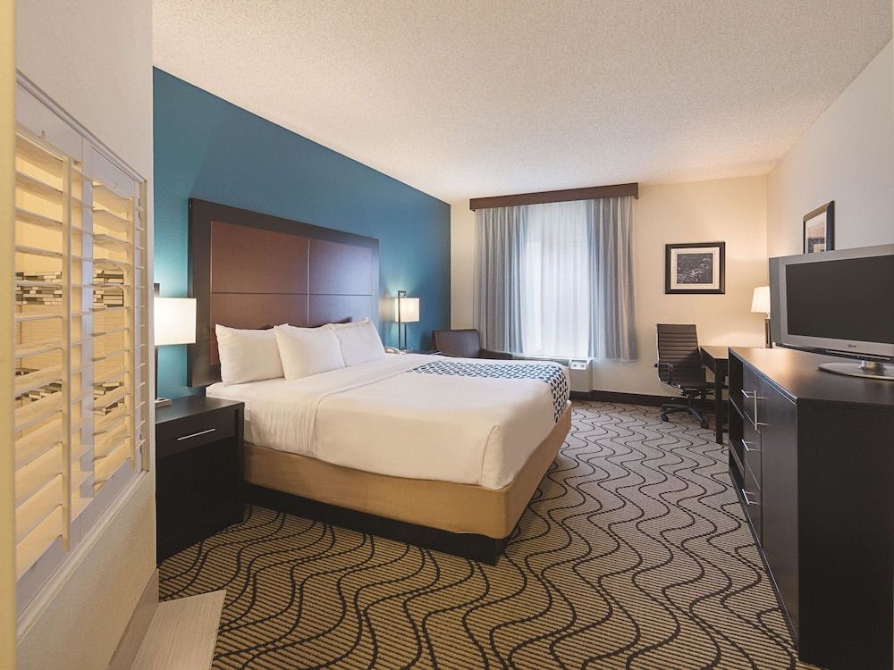 Deluxe Studio Suite, 1 King Bed, Non Smoking
