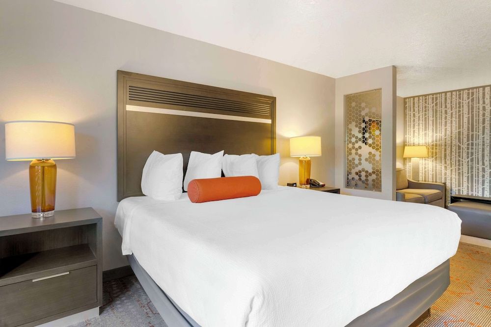 Best Western Corvallis Suite, 1 King Bed, Balcony, Corner (with Sofabed) 2