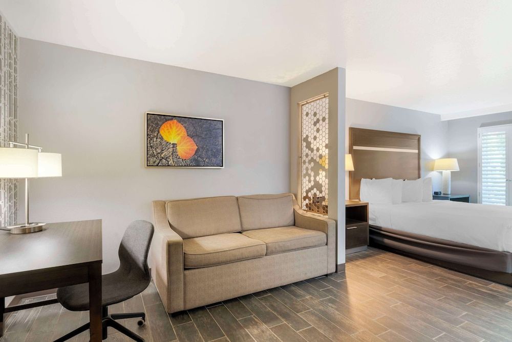 Best Western Corvallis Suite, 1 King Bed, Refrigerator & Microwave, Corner (Pet Friendly;with Sofabed) 2