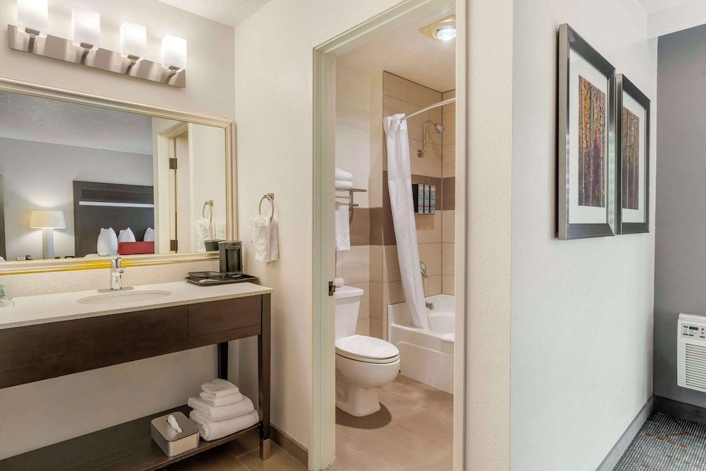 Best Western Corvallis Suite, 1 King Bed, Refrigerator & Microwave, Corner (Pet Friendly;with Sofabed) 3