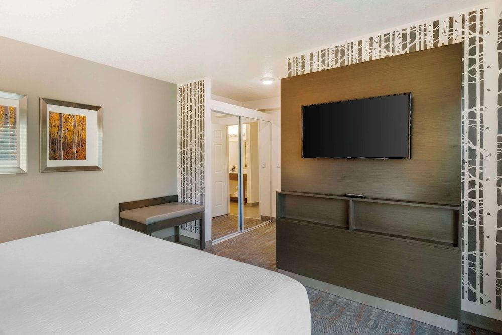 Best Western Corvallis Suite, 1 King Bed, Refrigerator & Microwave, Corner (Pet Friendly;with Sofabed)