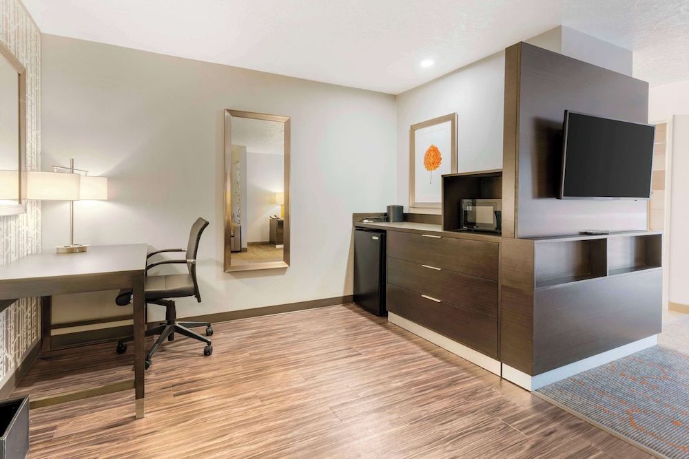 Best Western Corvallis Suite, Multiple Beds, Refrigerator & Microwave, Corner (Pet Friendly) 4