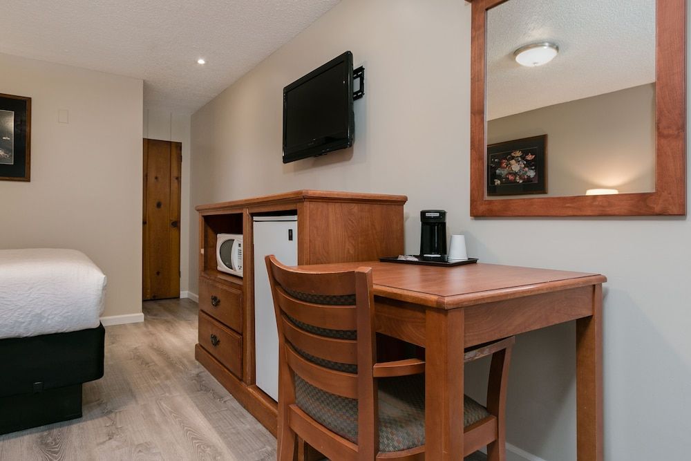 Courtesy Inn Eugene Downtown Room, 1 Queen Bed 12