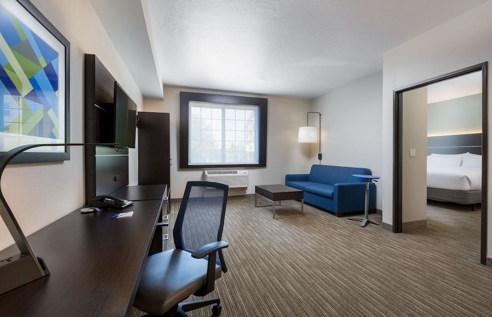 Suite, 1 Bedroom, Roll-in Shower (Roll-In Shower)