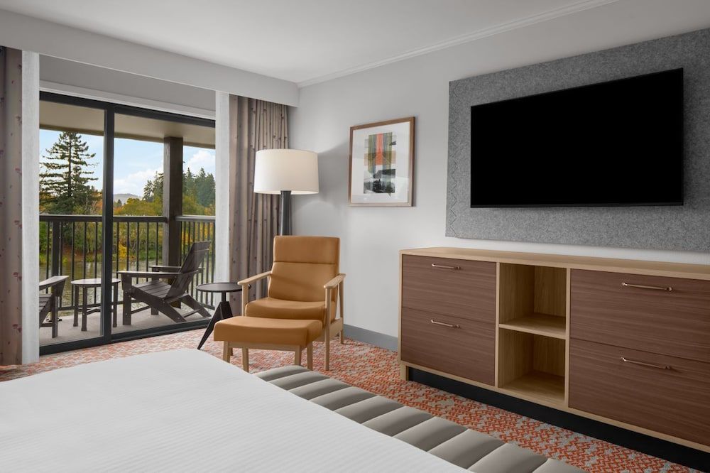 Valley River Inn Suite (Casanova) 5