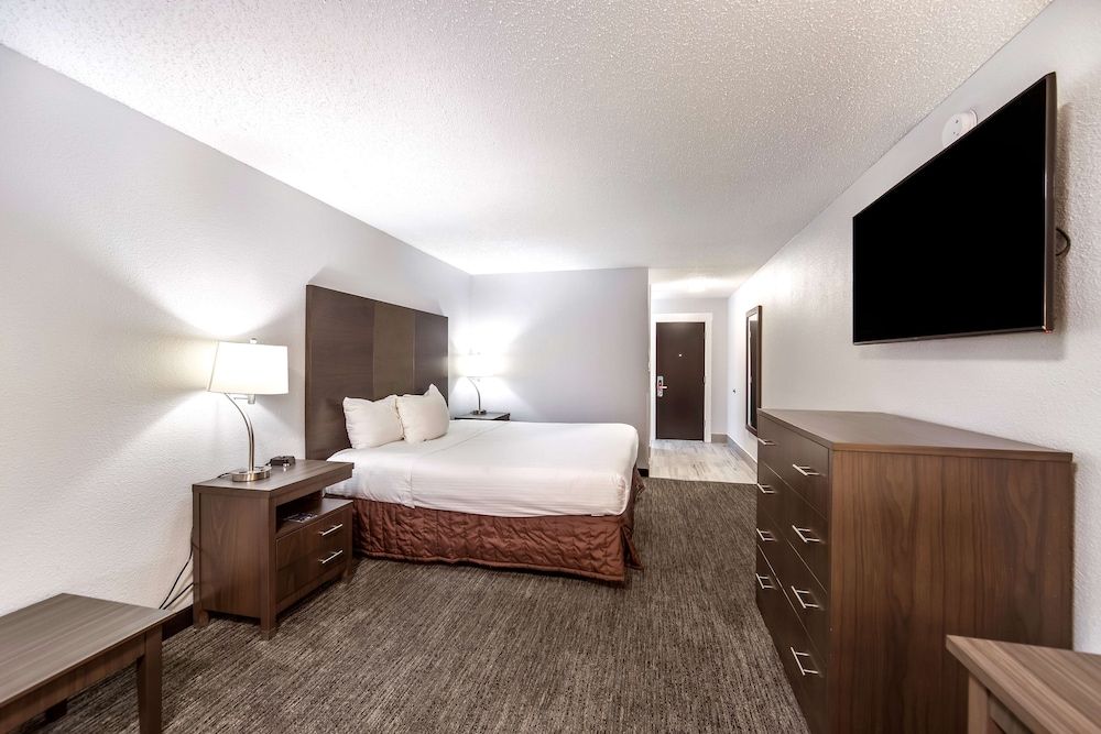 Red Lion Inn & Suites Grants Pass Room, 1 Queen Bed