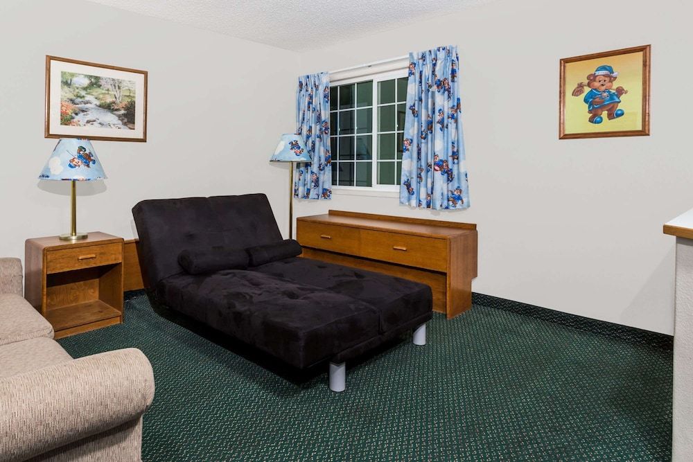 Room, 2 Queen Beds, Non Smoking