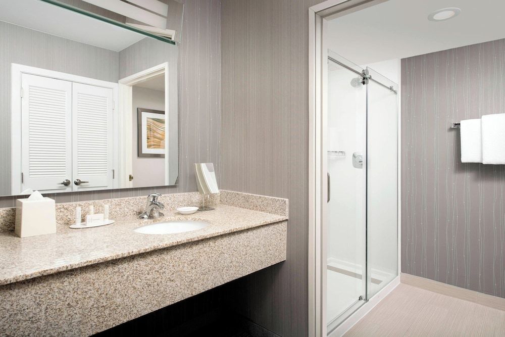 Suite, 1 Bedroom (Mobility Accessible, Roll-In Shower)