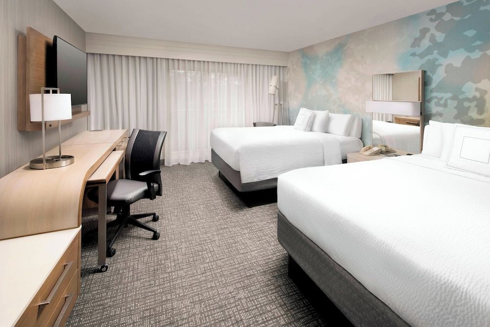 Room, 2 Queen Beds (Mobility Accessible, Roll-In Shower)