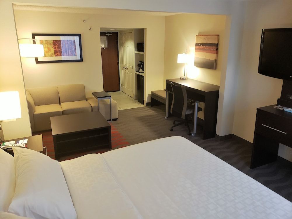 Standard Room, 1 King Bed, Accessible (Communications)