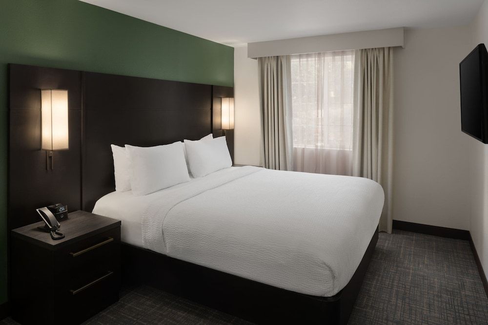 Suite, 2 Bedrooms, Fireplace (Mobility/Hearing Accessible, Tub)