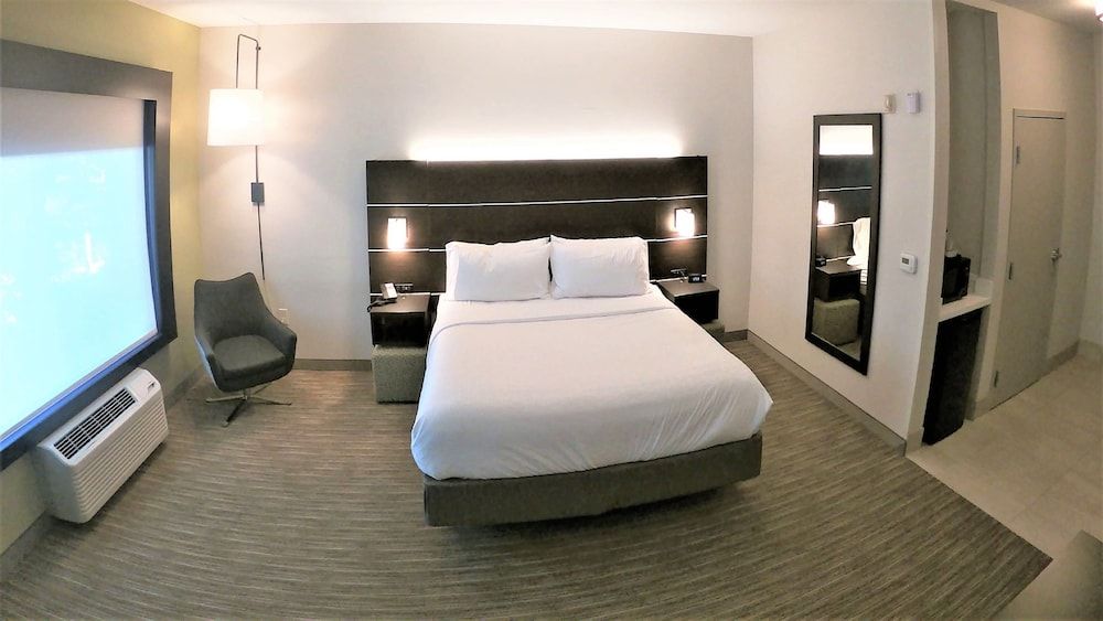 Standard Room, 1 King Bed