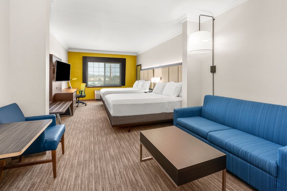 Suite, 2 Queen Beds (No Pets Allowed)