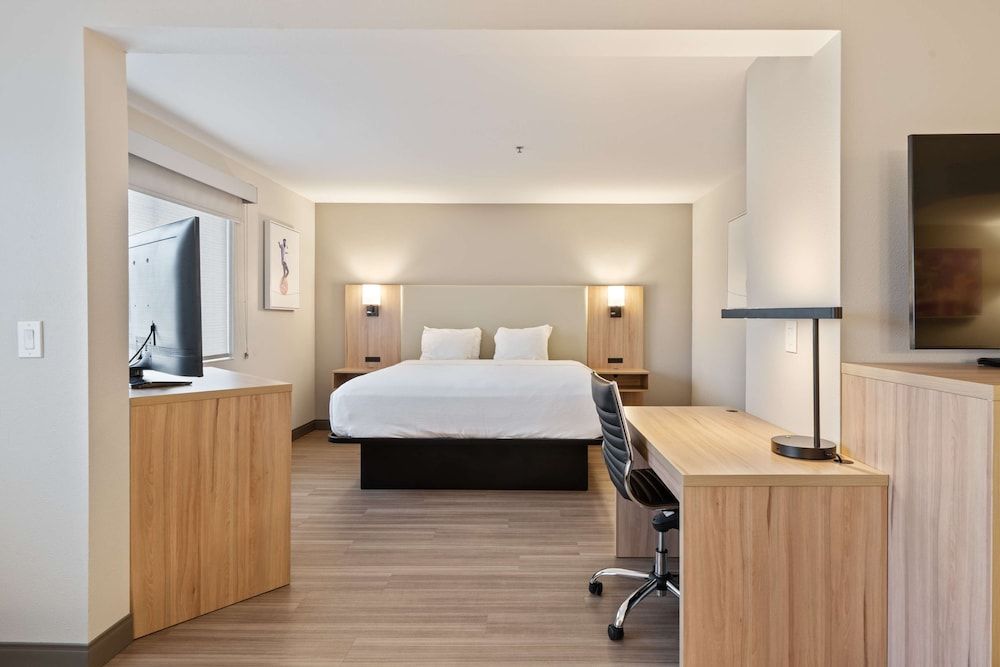 Best Western Lake Oswego/Portland Hotel & Suites Family Suite, Multiple Beds, Non Smoking, Refrigerator & Microwave 16