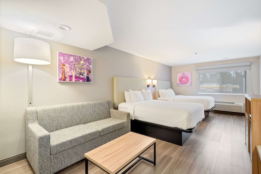 Best Western Lake Oswego/Portland Hotel & Suites Family Suite, Multiple Beds, Non Smoking, Refrigerator & Microwave 9