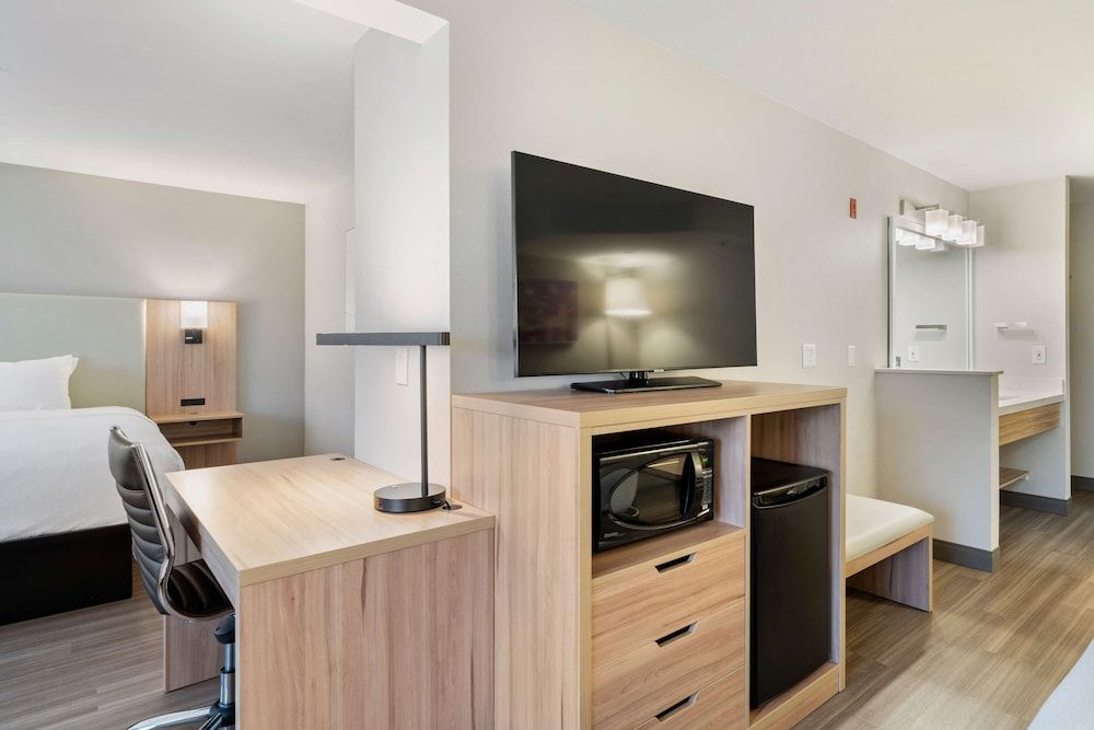 Best Western Lake Oswego/Portland Hotel & Suites Family Suite, Multiple Beds, Non Smoking, Refrigerator & Microwave 22