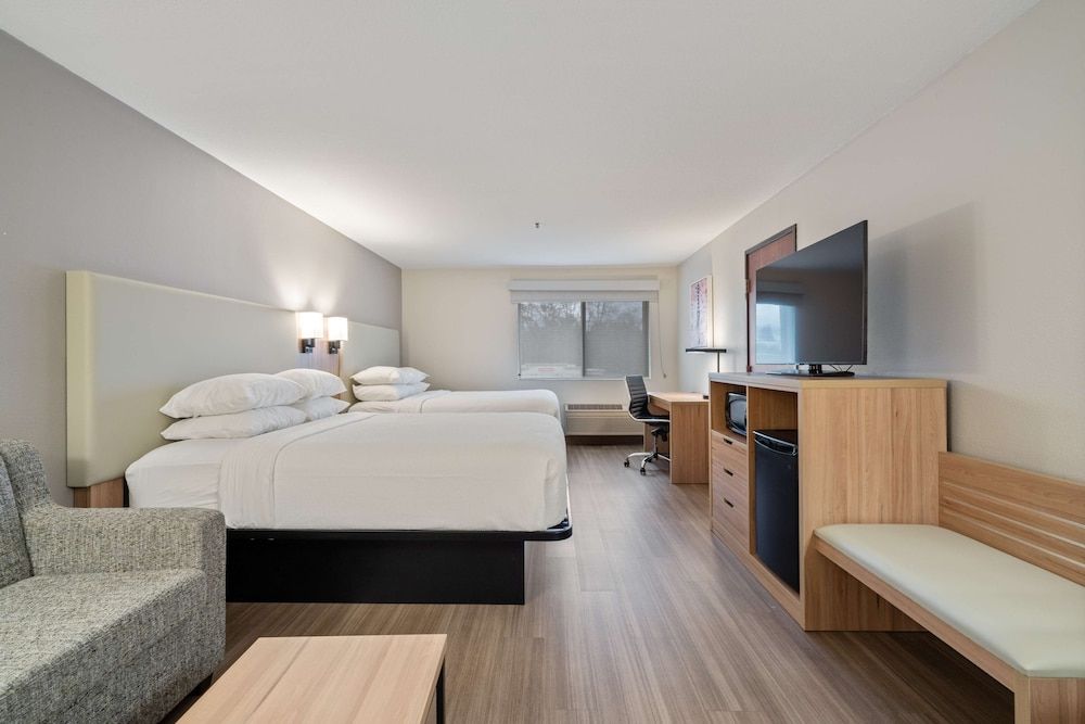 Best Western Lake Oswego/Portland Hotel & Suites Standard Room, 2 Queen Beds, Non Smoking, Refrigerator & Microwave