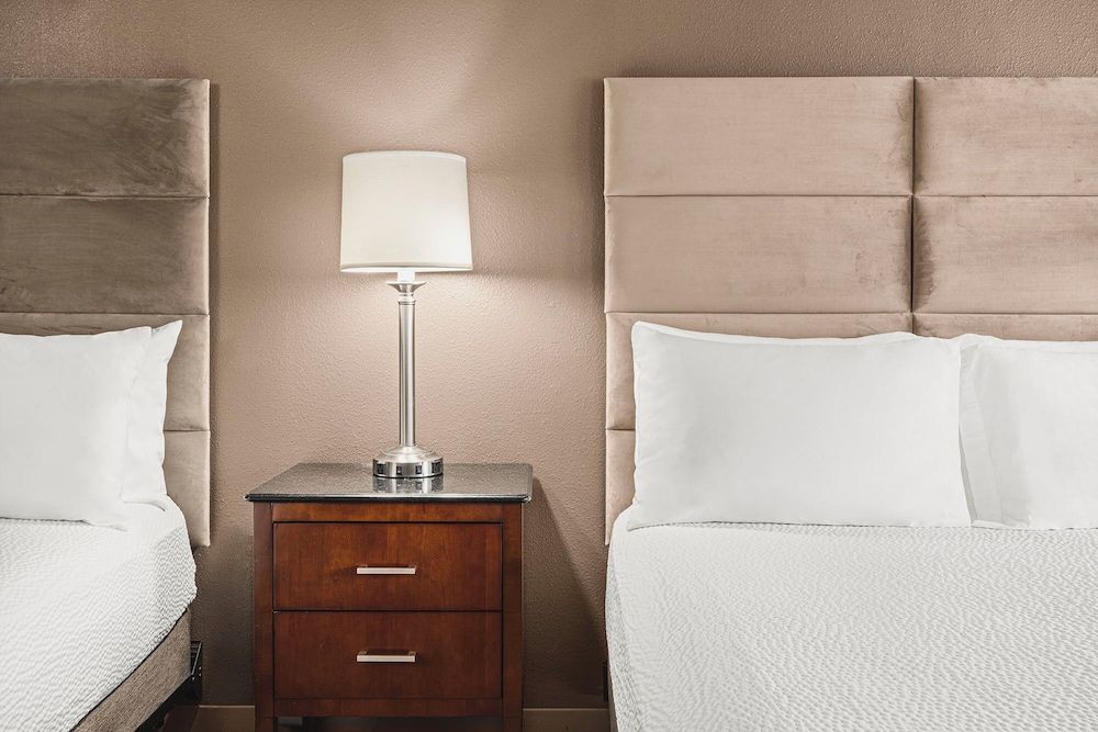 The Ashley Inn & Suites Standard Room, 2 Queen Beds 5