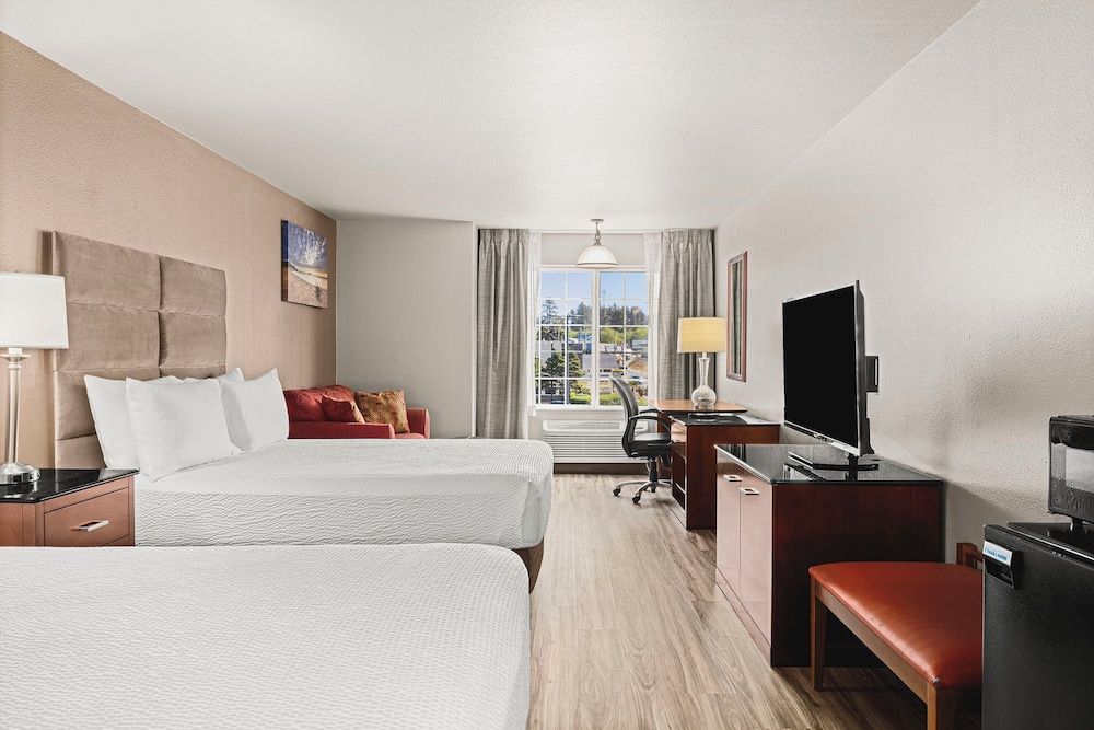 The Ashley Inn & Suites Standard Room, 2 Queen Beds 7