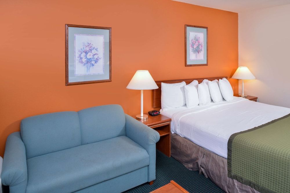 Standard Room, 1 Queen Bed