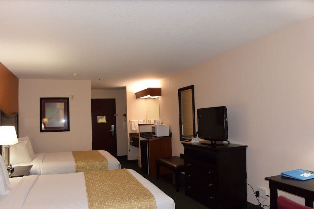 Room, 2 Queen Beds, Accessible, Non Smoking (Pet-Friendly, Mobility)