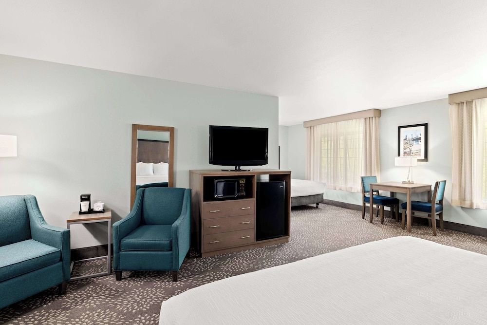 Deluxe Suite, Multiple Beds, Non Smoking