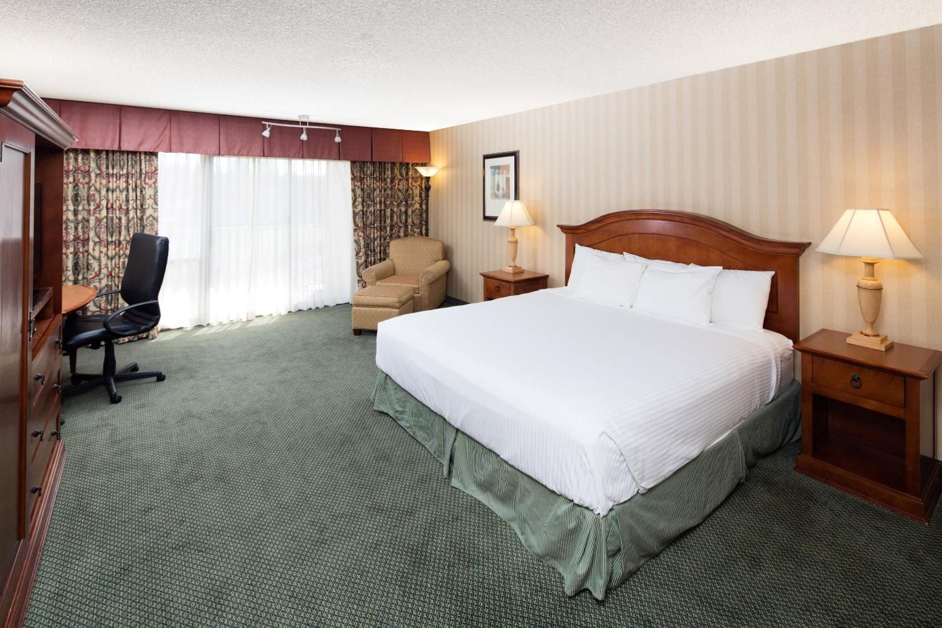 Red Lion Hotel Pendleton Standard Queen Bed