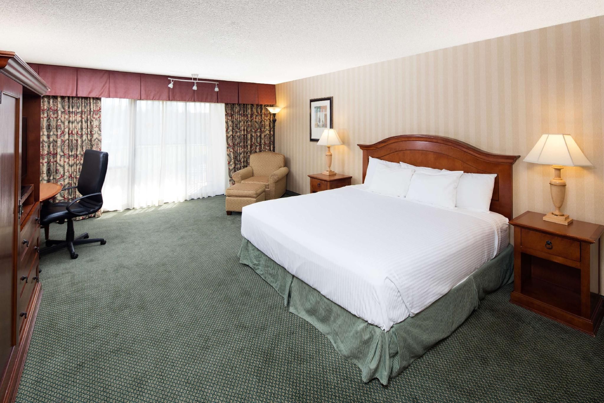 Red Lion Hotel Pendleton Accessible King Bed 2