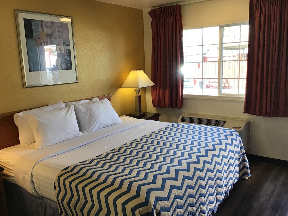 Standard Room, 1 Queen Bed, Accessible