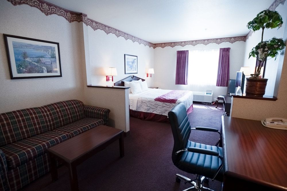 Standard Suite, 1 King Bed, Non Smoking