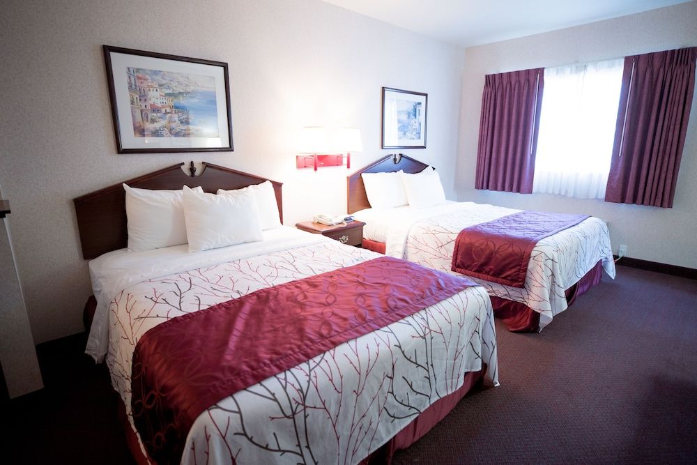 Business Suite, 2 Queen Beds, Non Smoking (Oversized)