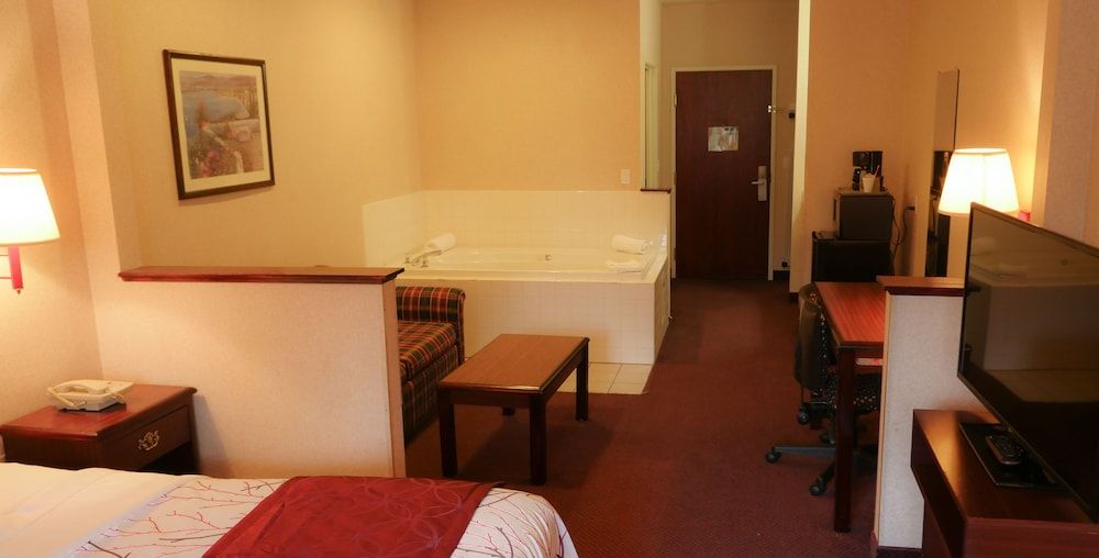 Suite, 1 King Bed, Jetted Tub