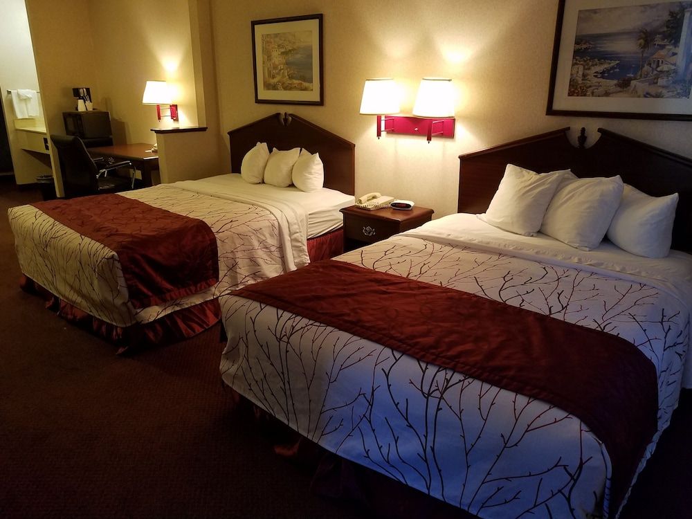 Family Suite, 2 Bedrooms, Non Smoking (1 King and 2 Queens)