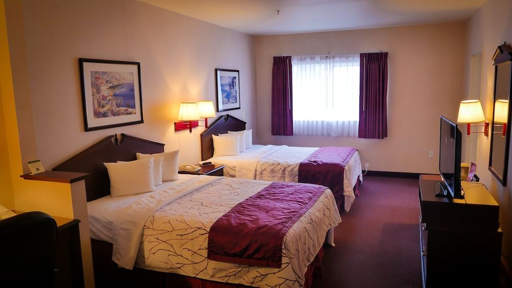 Business Suite, 2 Queen Beds, Non Smoking (Oversized)