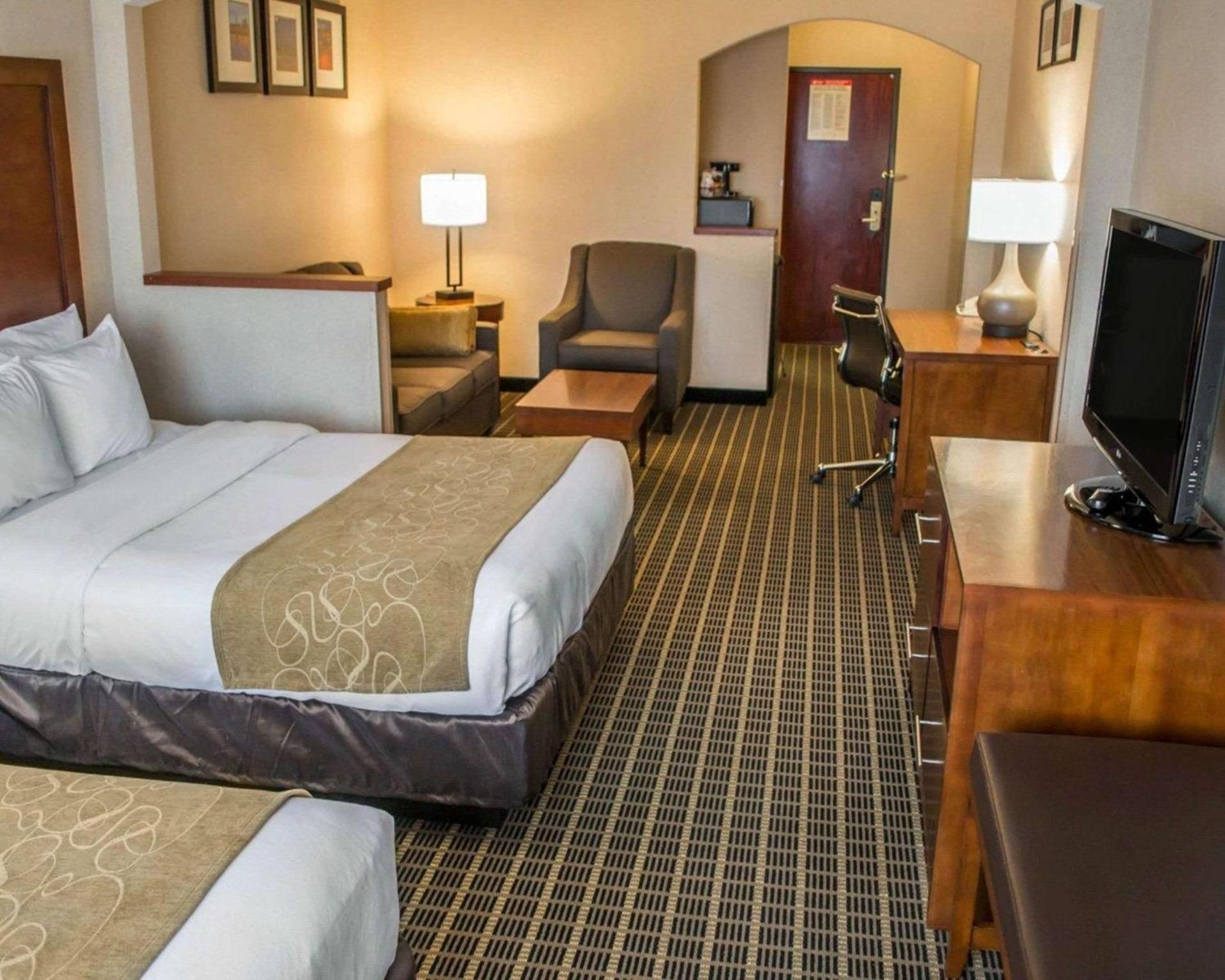 2 Queen Beds, Suite, Nonsmoking